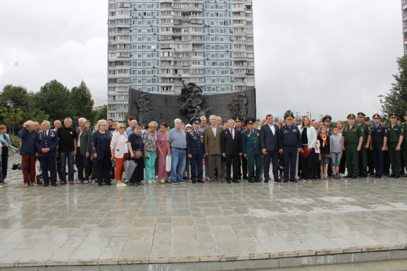 В Крылатском прошла памятно-мемориальная акция, посвящённая 83-й годовщине отражения Первого массированного налёта на Москву
